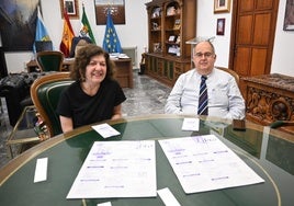 El alcalde y la directora de la biblioteca presentaron la programación