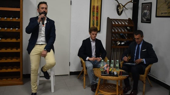El torero Borja Jiménez recibió un homenaje de la Peña Taurina 'Desde el Tendido'