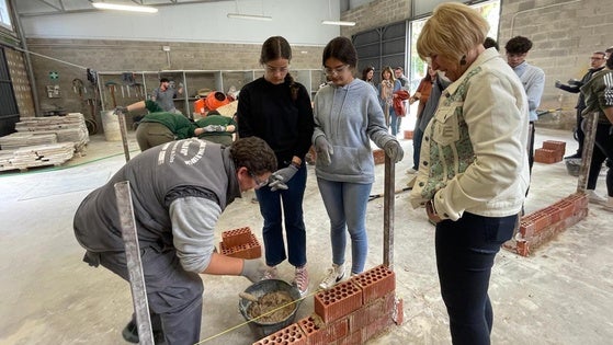 La Escuela Profesional Dual Zafra VII celebró su jornada formativa con el alumnado de los institutos
