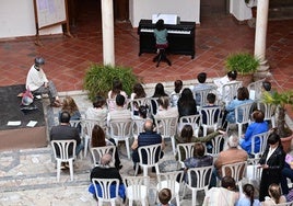 El primer concierto en el patio del ayuntamiento