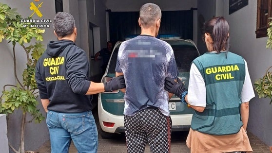 La Guardia Civil detiene a dos vecinos de Zafra por el atraco de un estanco de Feria