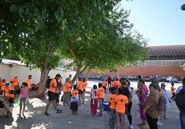 Llegada de los niños y niñas al recinto ferial donde los esperaban sus familias de acogida