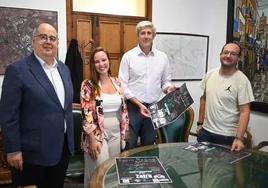 Presentación del espectáculo en el ayuntamiento