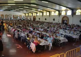 Los asistientes en a la matiné llenaron la caseta municipal