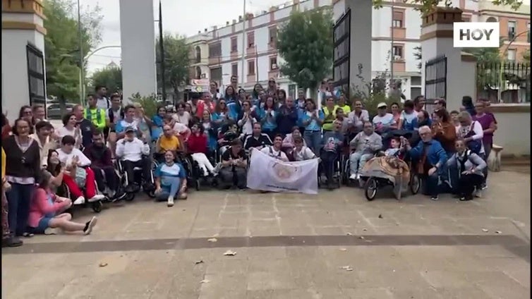 Alejandro Mora y Bárbara Doval llegaron a Zafra con su reto 'Hakuna Run Matata'