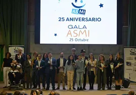 Foto de familia con los protagonistas de la gala