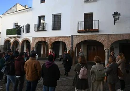 Participantes en la ruta durante la representación