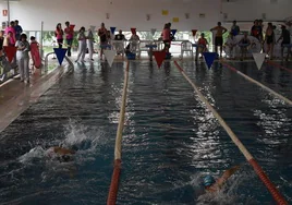 Una actividad desarrollada en la piscina climatizada