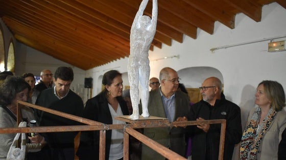 La exposición 'Reflejo Babel' de Juan Gila ya puede visitarse en la Universidad Popular