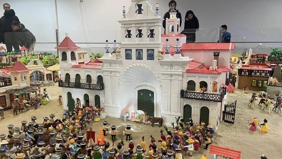Abierto el Belén Rociero Solidario de Playmobil en la antigua biblioteca