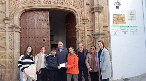 La compañía Wonderland aporta 1.200 euros al Hospital de Santiago