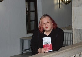 Alana S. Portero en el Parador de Turismo antes del encuentro