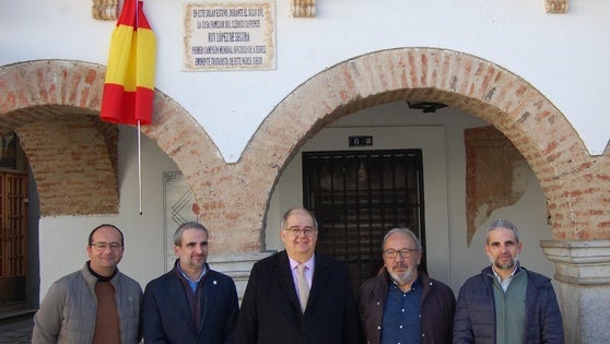 La casa familiar del insigne ajedrecista Ruy López ya tiene su placa en la Plaza Grande