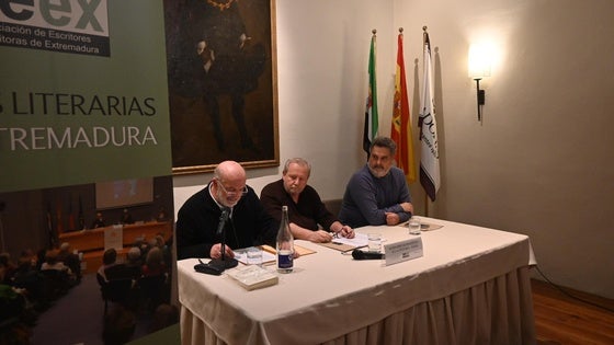 Martín Portales habló de conciencia, racionalidad y poesía en el Seminario Humanístico