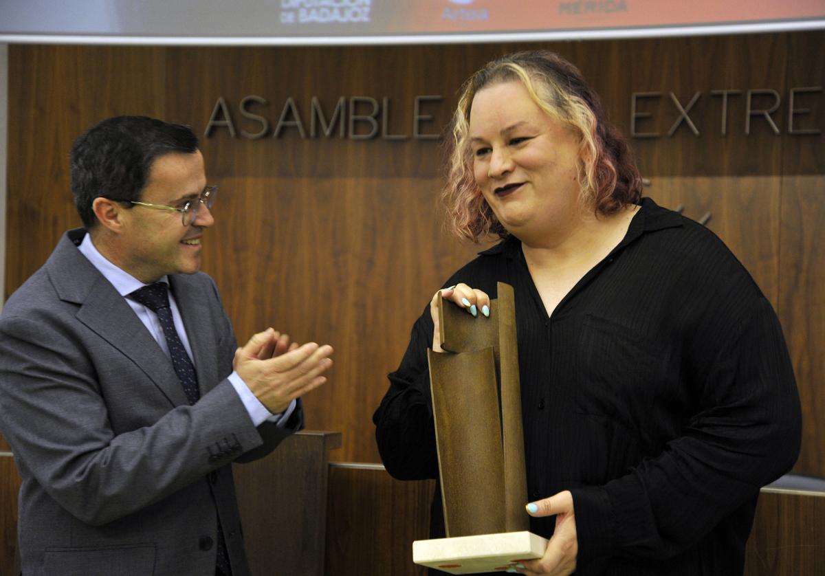 Alana S. Porteto recoge el premio