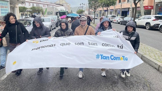 La XIII Marcha por la Diversidad de Down Zafra congregó a unos 400 participantes