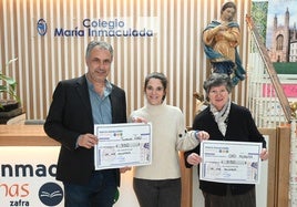 Momento de la entrega del cheque