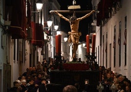La imagen del Cristo Crucificado por las calles de la localidad