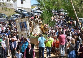 Procesión de la Virgen por el entorno de su ermita