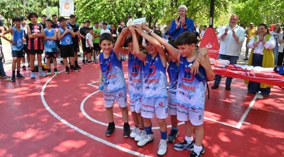 El baloncesto llenó el Parque de la Paz durante el Street Basket