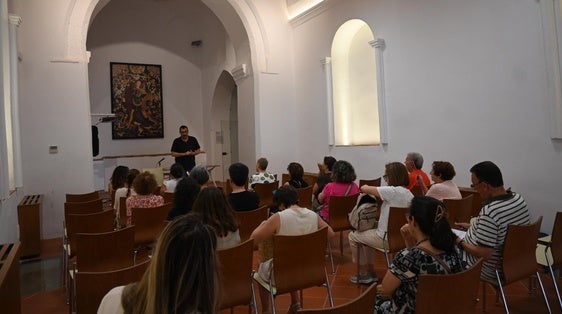 La biblioteca pública Antonio Salazar tuvo la primera reunión informativa de su club de lectura