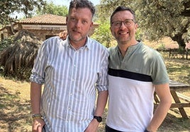 Juanfra González con el nuevo sacerdote que llegará a Zafra, José Rubio Domínguez