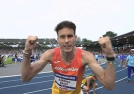 David Barroso celebra su triunfo en los 800 metros en los Juegos Mundiales Universitarios