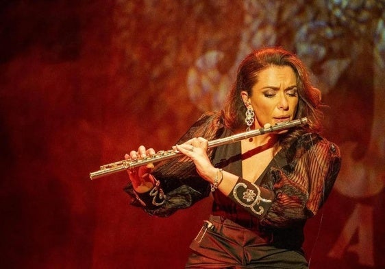 Ostalinda Suárez con su flauta travesera