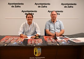 El concejal y el coordinador de la Casa de la Juventud durante la presentación