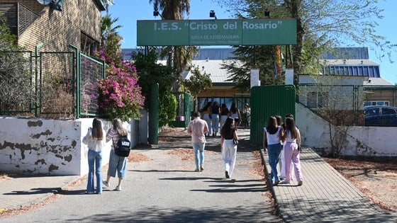 Unos 1.920 alumnos y alumnas iniciaron el curso en los institutos