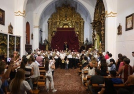 Actuación de la banda en la capilla