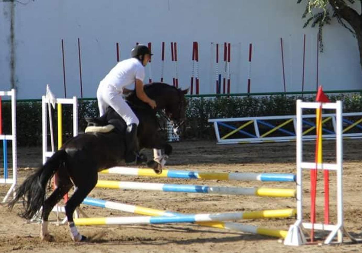 Más de 30 jinetes participan este fin de semana en el concurso hípico de salto de obstáculos