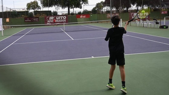 Unos 75 participantes se dieron cita en el III Circuito de Aficionados de Tenis