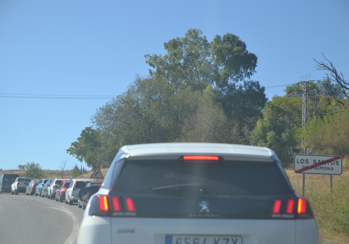 Multitud de vehículos atrapados en cinco kilómetros