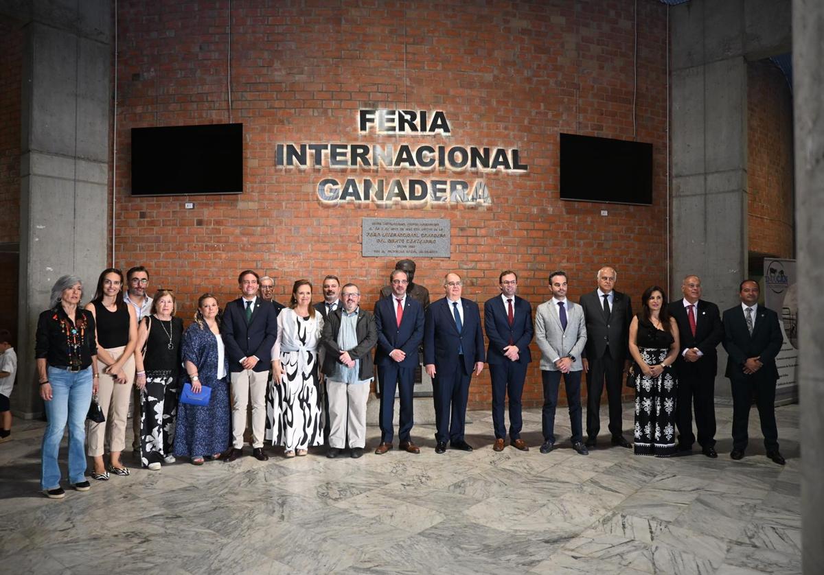 Foto de familia en el Día de las Ciudades Hermanadas
