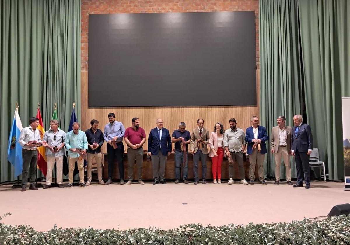 Foto de familia de los premiados en el concurso tras las jornadas