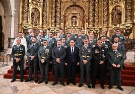 Foto de familia tras la misa en La Candelaria