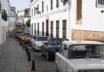 Los coches clásicos durante una de sus rutas