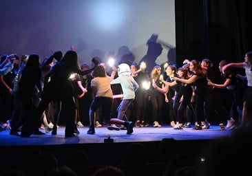 Un momento del musical en el TEatro de Zafra