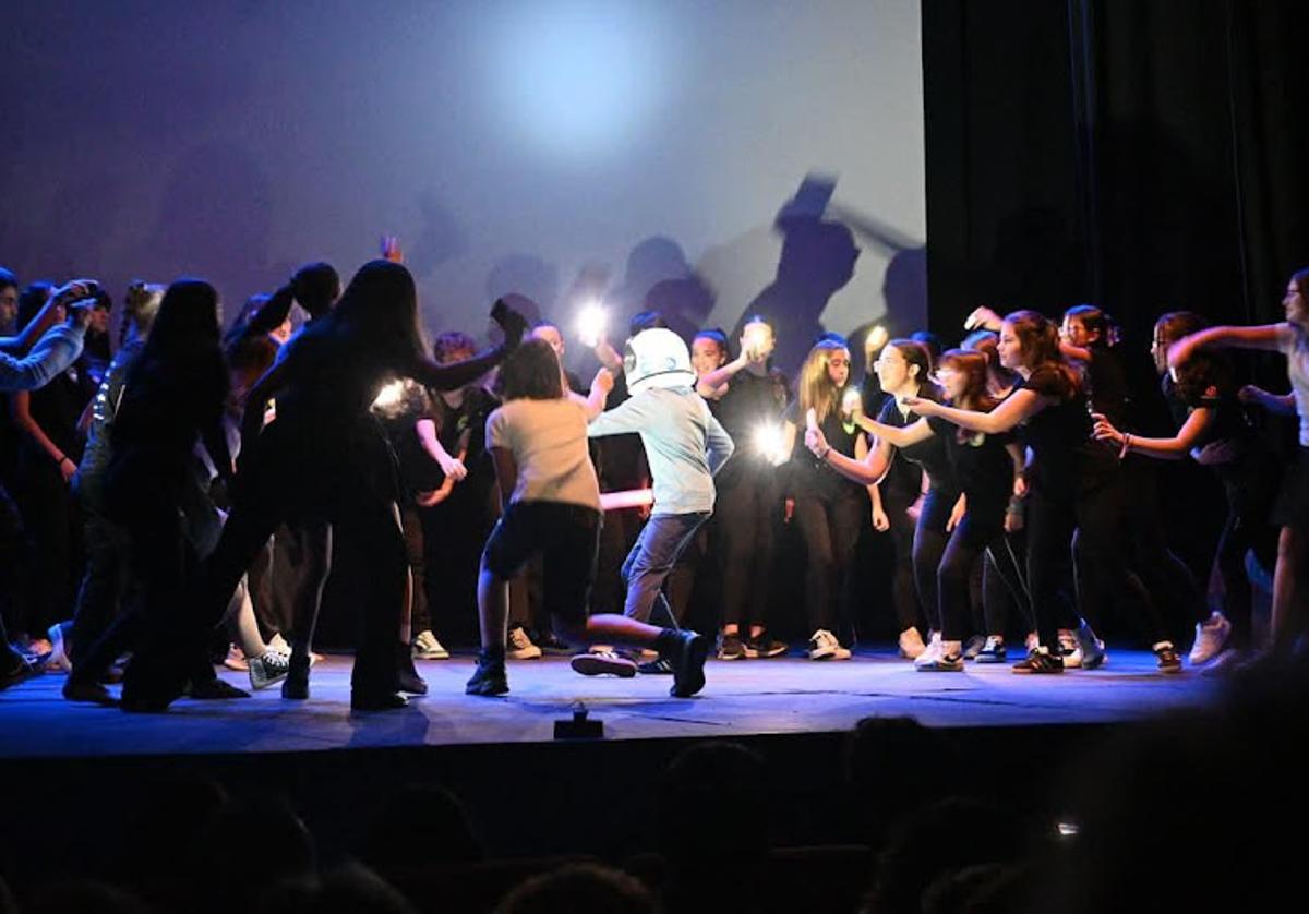 Un momento del musical en el TEatro de Zafra