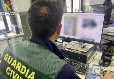 Un agente analiza el timp de Zafra