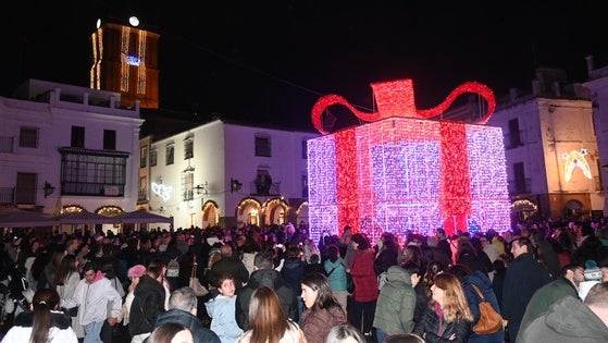 Zafra ya luce su alumbrado de Navidad