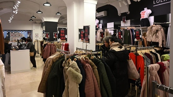 Los comerciantes son prudentes en las rebajas de invierno ante el consumo moderado