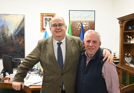 El pregonero junto al alclade durante su presentación