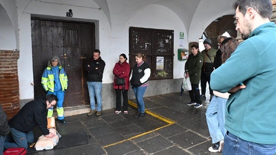El Ayuntamiento desarrolla acciones formativas de cardioprotección y uso de desfibriladores