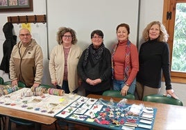 Los voluntarios durante uno de sus mercados