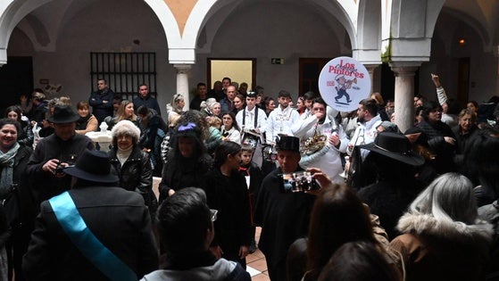 Un divertido y multitudinario Entierro de la Sardina clausura el Carnaval 2026
