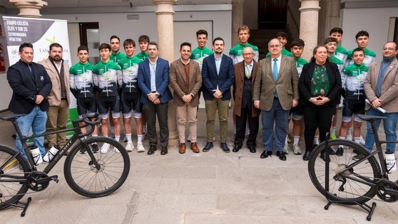 El equipo ciclista Extremadura Pebetero ha sido presentado en Mérida