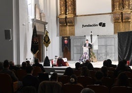 El pregonero durante su intervención en Santa Marina