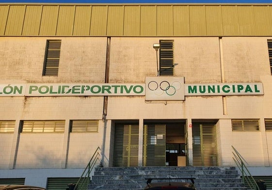 Fachada del polideportivo municipal